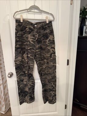 Camo Utility Cargo Pants - Olive Green